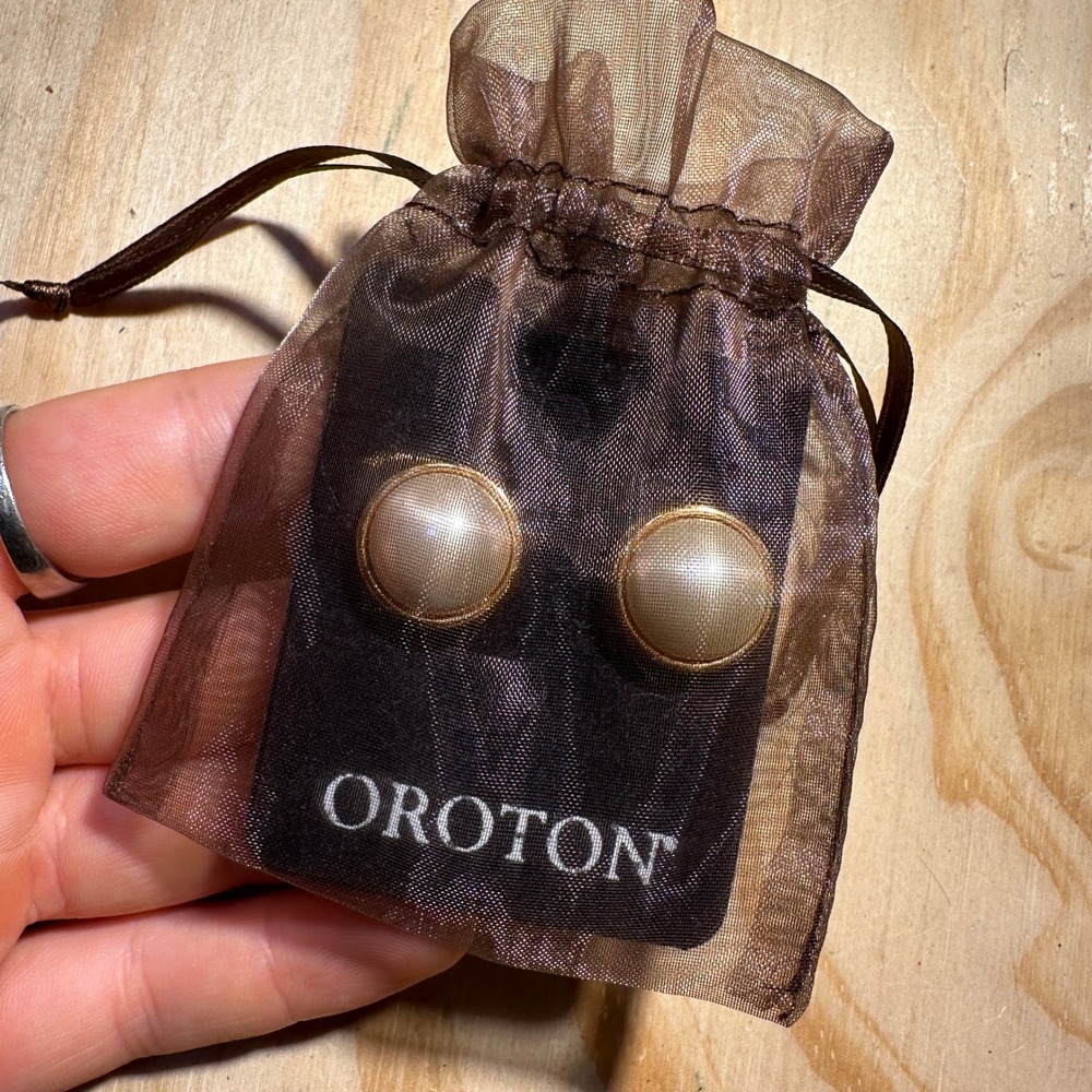 Oroton Womens Gold Tone Cream Enamel Button Clip On Earrings Vintage Style